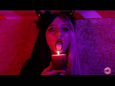 ❤️ Blowjob angerddol o Sexy Succubus gyda Chyflawniad Genau Fideos rhyw wrthon ni ﹏